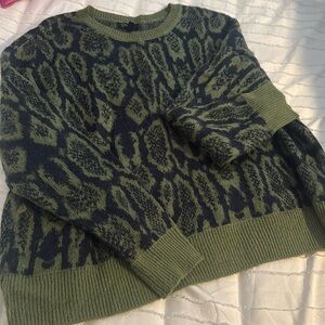 Jessica Simpson sweater